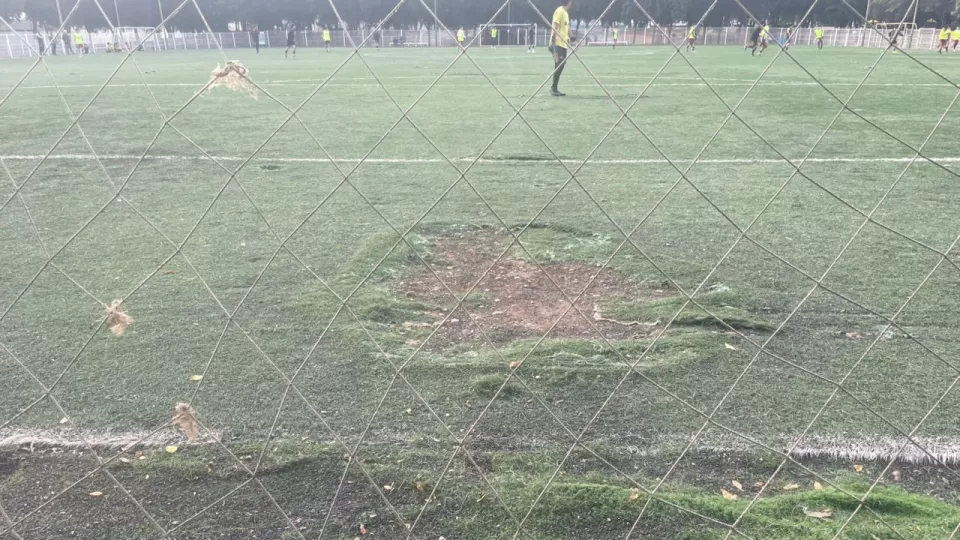 Canchas de fútbol del CC Constitución en estado de abandono