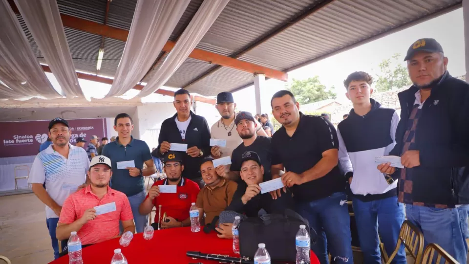 Reciben músicos de San Ignacio apoyos de Sinaloa Late Fuerte