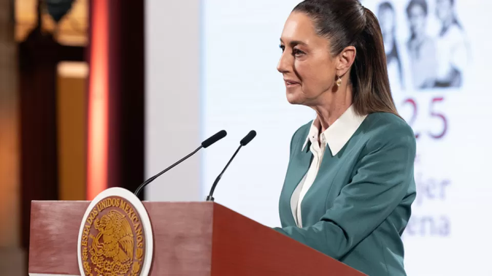 Presidenta presenta la estrategia “México te abraza” para atención a migrantes mexicanos