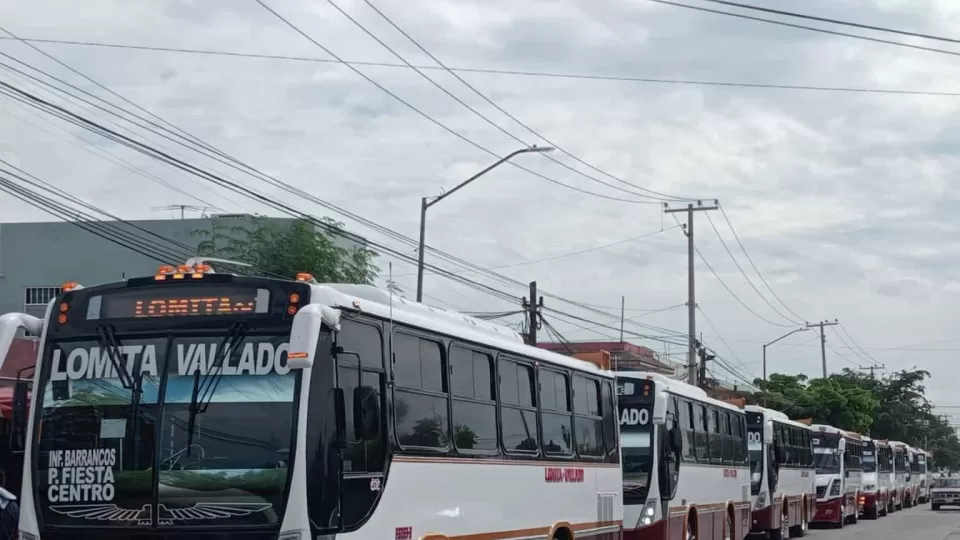 Buscan mejora del transporte urbano en Sinaloa con tarjetas prepago, parabuses y electromovilidad