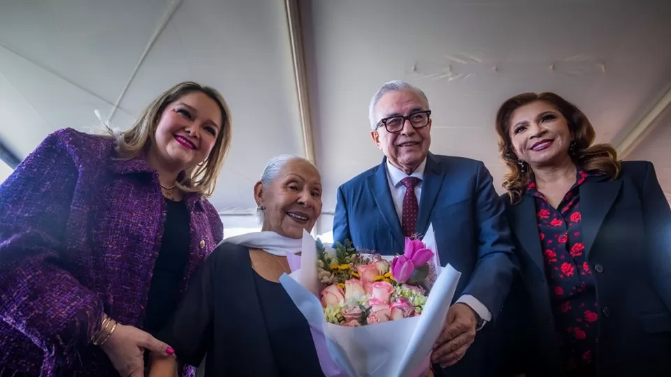 La actriz Martha Salazar recibe el premio “Agustina Ramírez”