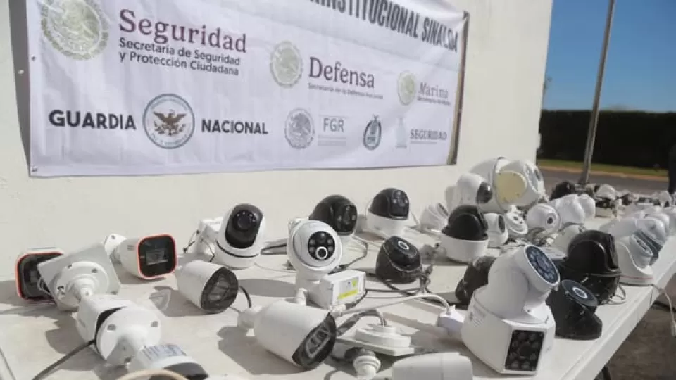 Realizan operativos para el retiro de cámaras de videovigilancia irregulares o instaladas en estructuras públicas