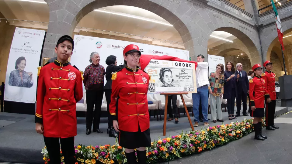 Develan Billete de Lotería con motivo del 100 Aniversario del Natalicio de Ifigenia Martínez Hernández