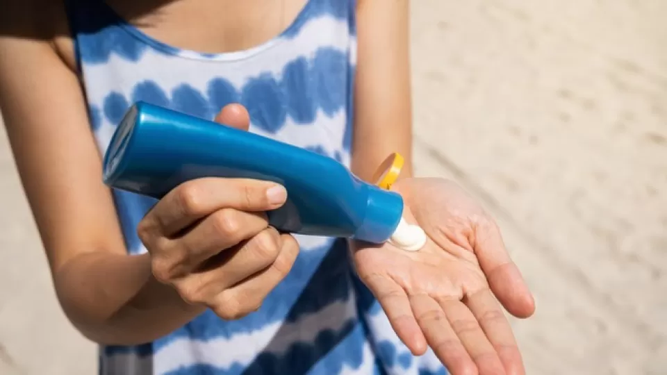 Secretaría de Salud llama a proteger la piel contra la radiación solar