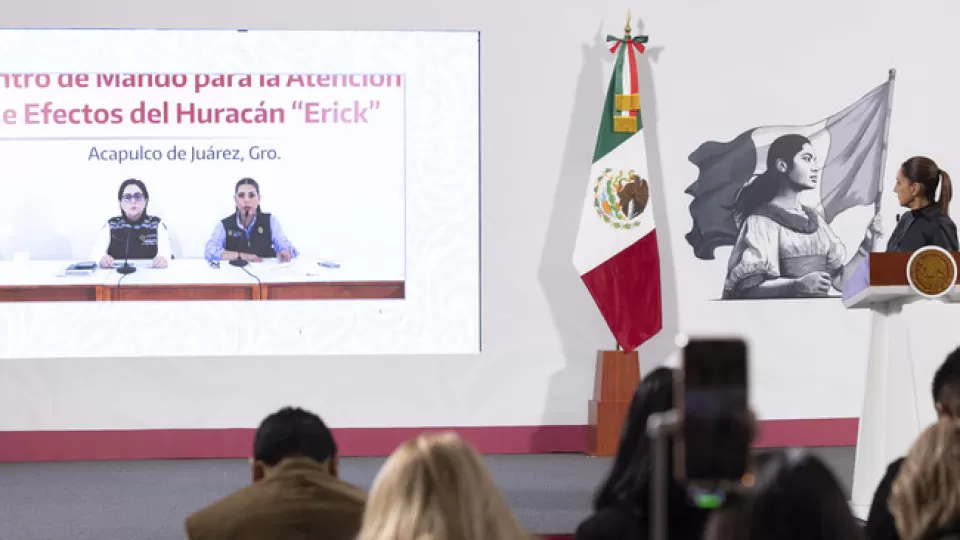 Presidenta llama a habitantes de las costas de Guerrero y Oaxaca a seguir con cautela ante huracán Erick