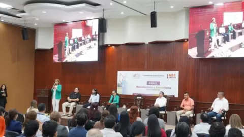 Panel sobre masculinidades y paternidades, organizado por el Congreso, genera reflexión del impacto del machismo