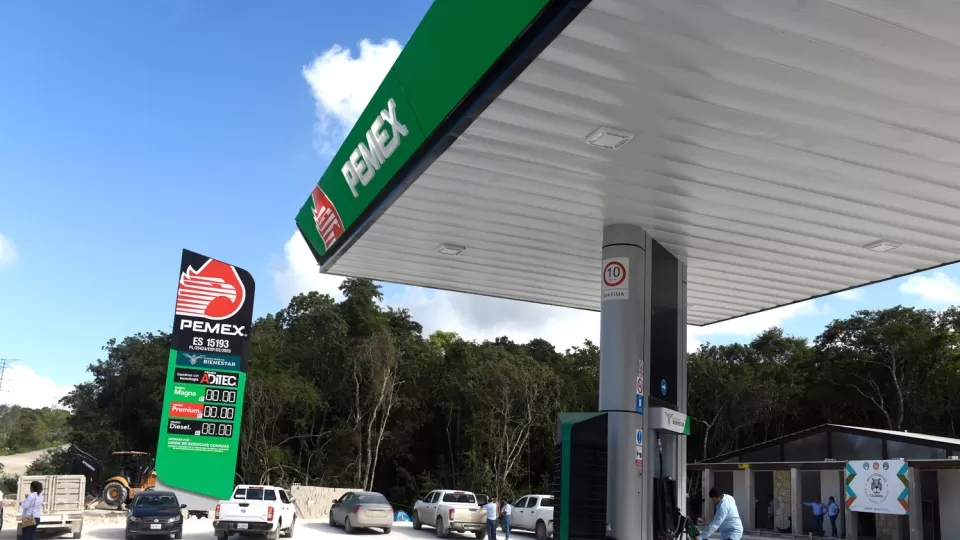 El precio promedio de gasolina regular en el país es de $23.55 pesos