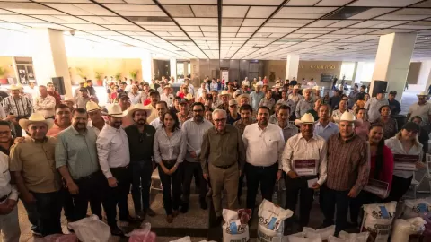 Con una inversión de 35 mdp, entregan semilla a productores de temporal y ganaderos en Sinaloa