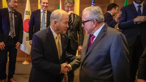 Firman contratos para construir la planta de metanol verde más grande del mundo en Sinaloa