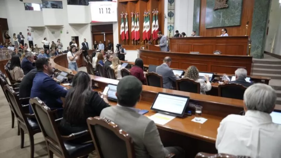 Congreso de Sinaloa da lectura a tres iniciativas; dos proponen incluir nombres en Muro de Honor