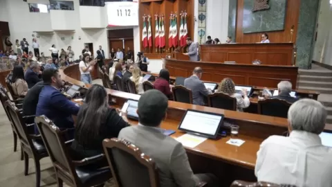 Congreso de Sinaloa da lectura a tres iniciativas; dos proponen incluir nombres en Muro de Honor