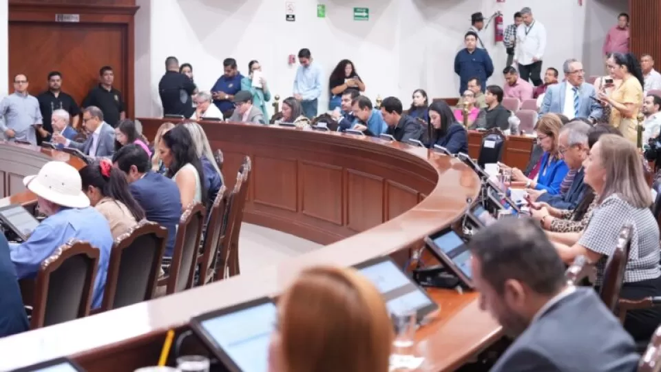 Dan lectura a cuatro iniciativas; una propone vigilar la venta de alimentos de bajo valor nutricional en escuelas