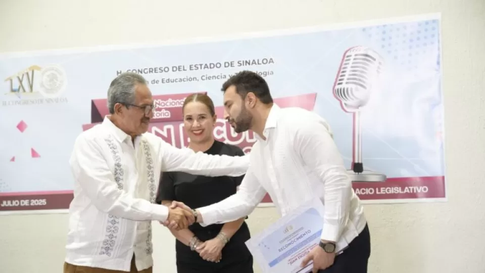 Julio César Valdez gana concurso estatal de oratoria “Juan Escutia”