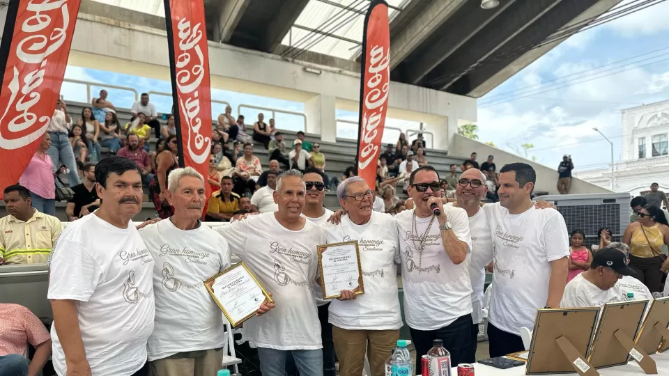 Rinden homenaje a 35 músicos pioneros de la banda sinaloense en Mazatlán