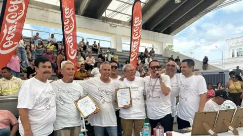 Rinden homenaje a 35 músicos pioneros de la banda sinaloense en Mazatlán