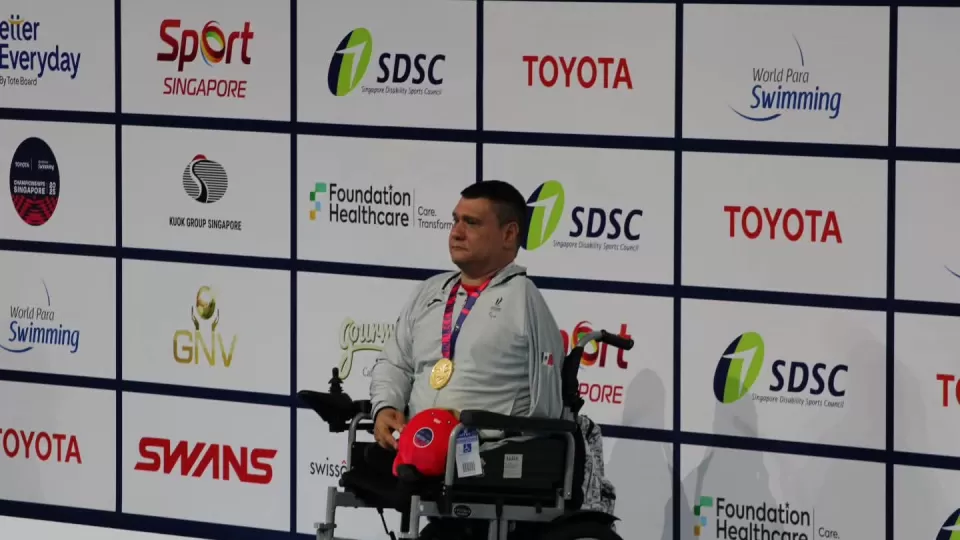 Arnulfo Castorena abrió con oro para México en el Mundial de Para Natación Singapur 2025