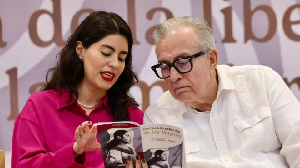 Rocha Moya participó en la entrega de la Cartilla de Derechos de las Mujeres