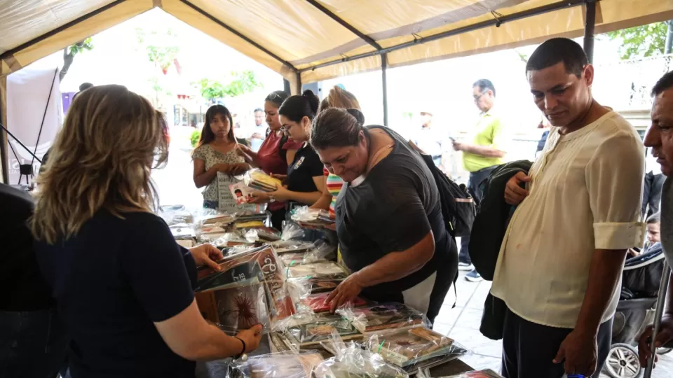 En Guamúchil será la próxima entrega de paquetes de libros gratis del ISIC