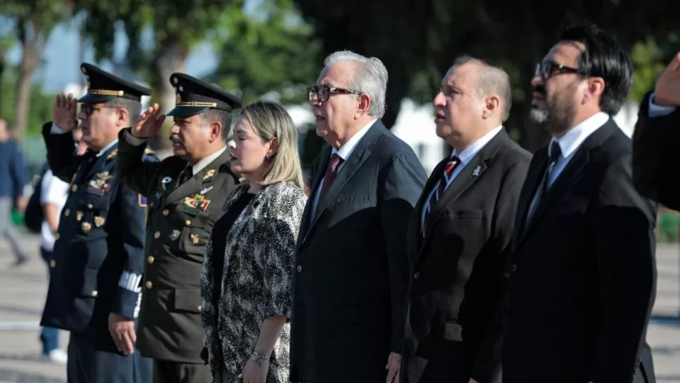 Conmemoran aniversario de los caídos en Tlatelolco y el nacimiento del Gral. Ángel Flores