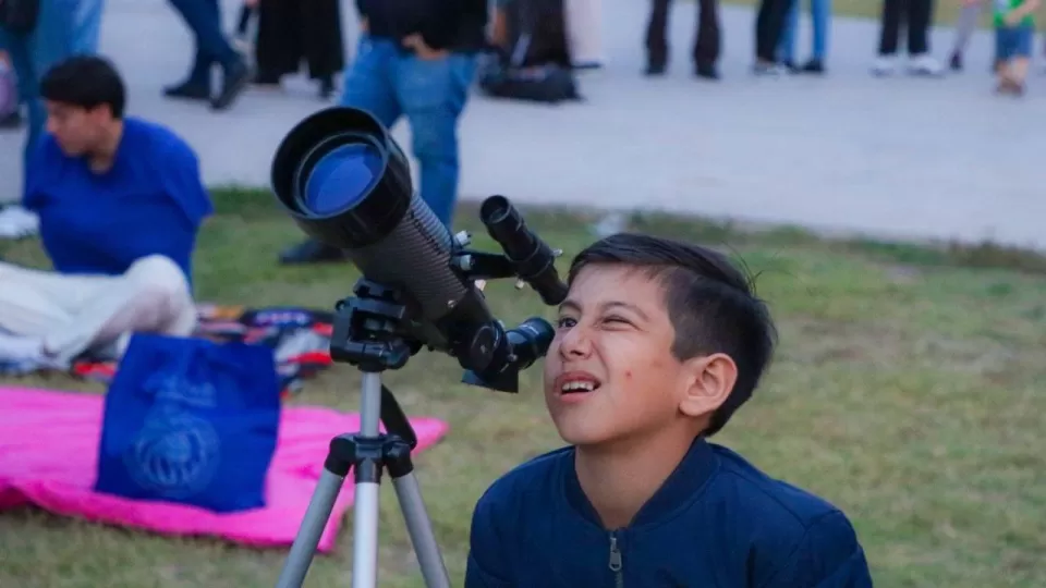 El Centro de Ciencias invita a las familias a celebrar el Día Internacional de la Observación de la Luna