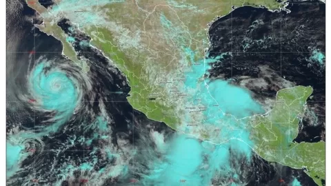 Se mantiene el pronóstico de lluvias muy fuertes, rachas de viento intensas y oleaje elevado en Baja California Sur
