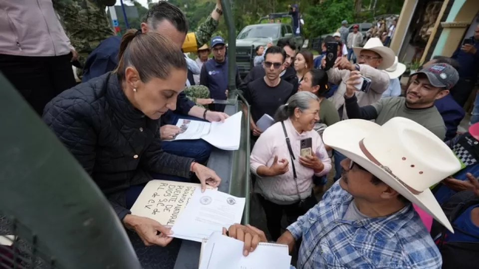 Presidenta supervisó labores y apertura de caminos de Querétaro; inicia censo en apoyo a la población