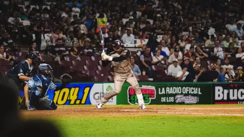 Tomateros de Culiacán venció a los Algodoneros de Guasave, en su inauguración en casa