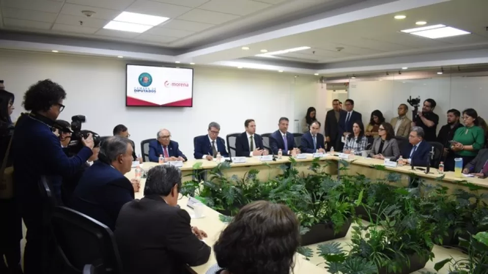 Acuerdan Congreso y empresas establecer IEPS a bebidas calóricas y endulzadas