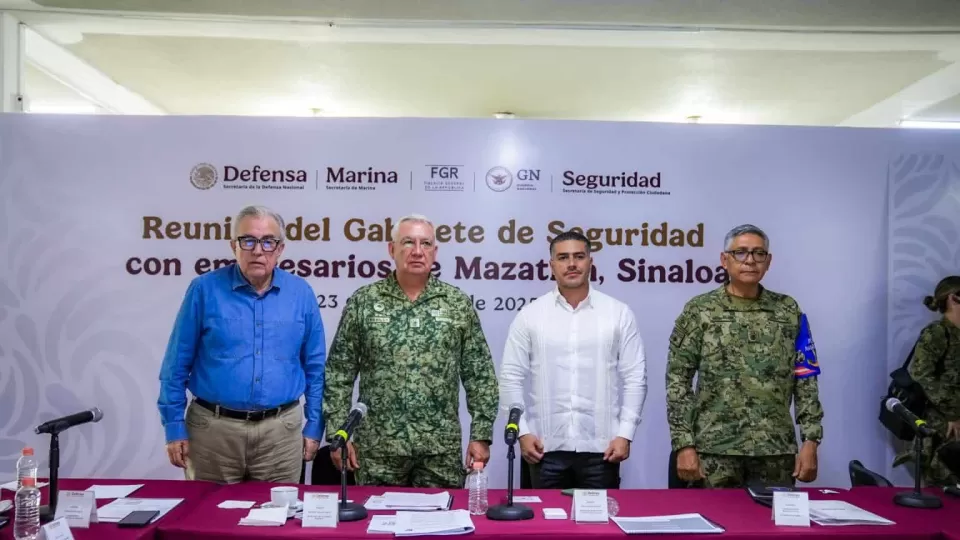 Anuncia gobernador Rocha fortalecimiento de operativos en Mazatlán, con elementos de Defensa y SSyPC