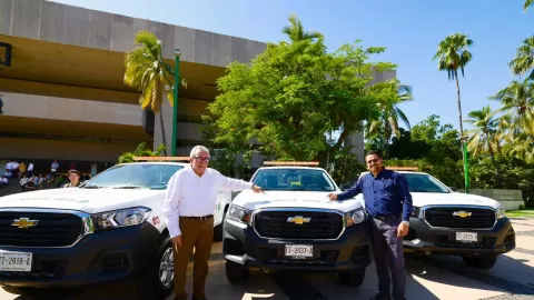 Gobernador entregó 22 vehículos para apoyar la campaña contra el Dengue