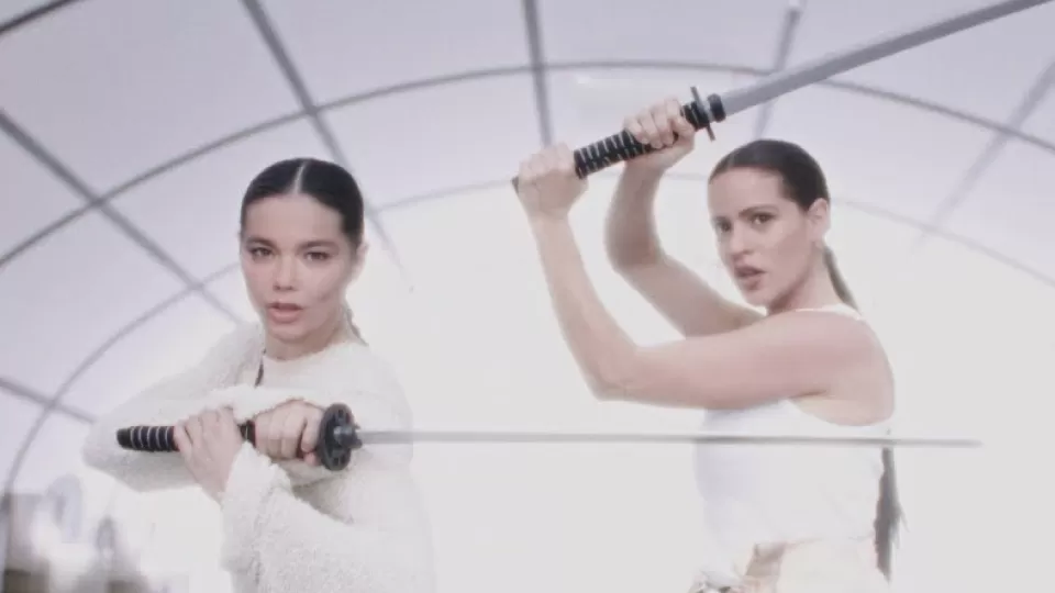 Rosalía y Björk deslumbran con 'Berghain', el sorprendente adelanto de su álbum 'Lux'