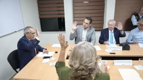 Comisión dictamina a favor se modifique listado de obras a realizar con crédito de 2 mil 300 mdp