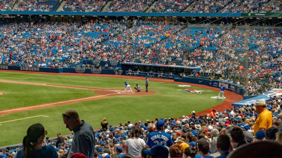 Toronto roza la gloria: a un triunfo de conquistar la Serie Mundial de Béisbol