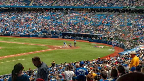 Toronto roza la gloria: a un triunfo de conquistar la Serie Mundial de Béisbol