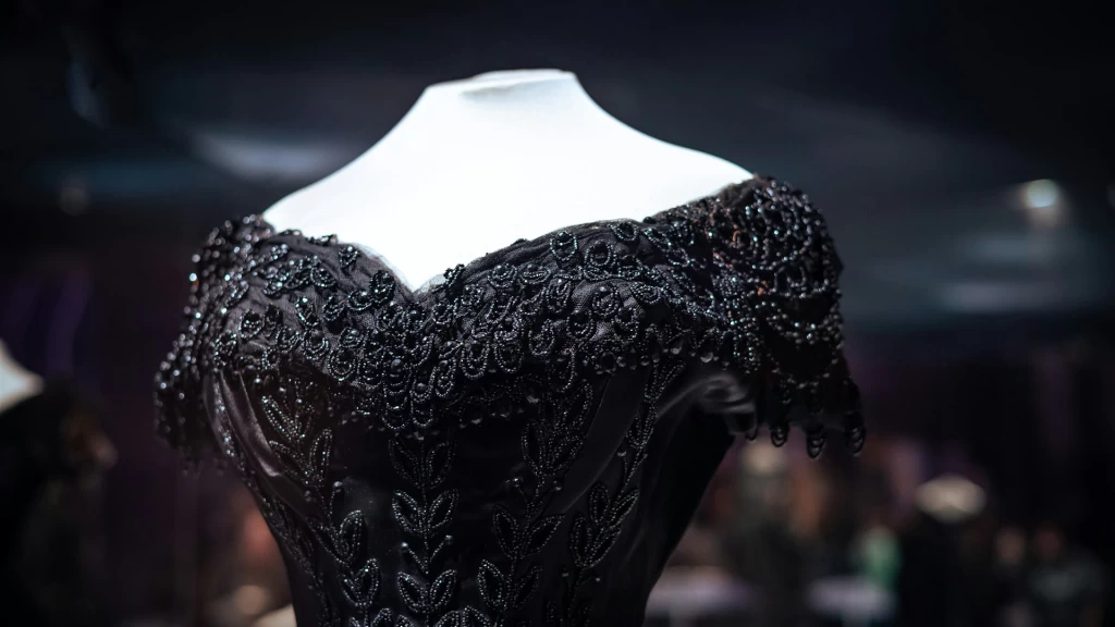 Oscuridad chic: la moda gótica domina las alfombras rojas de las fiestas de Halloween de celebridades