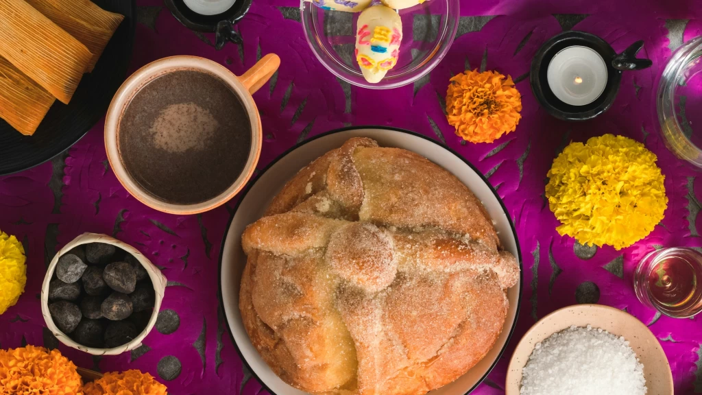 Tradición dulce: pan de muerto y calaveras de azúcar endulzan el Día de Muertos en todo México