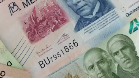 Peso mexicano desafía a la Fed: se aprecia pese a la cautela sobre recortes de tasas