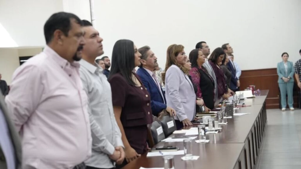 Guarda Congreso de Sinaloa minuto de silencio en memoria de Carlos Manzo