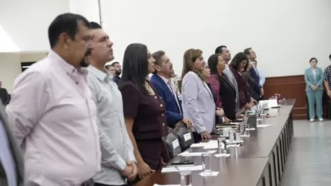 Guarda Congreso de Sinaloa minuto de silencio en memoria de Carlos Manzo
