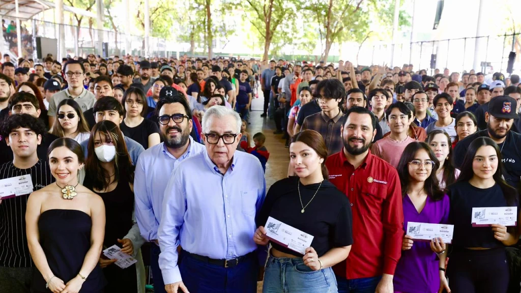 Gobernador Rocha Impulsa a jóvenes sinaloenses: 'Jóvenes Construyendo el Futuro' clave para el emprendimiento y un porvenir próspero