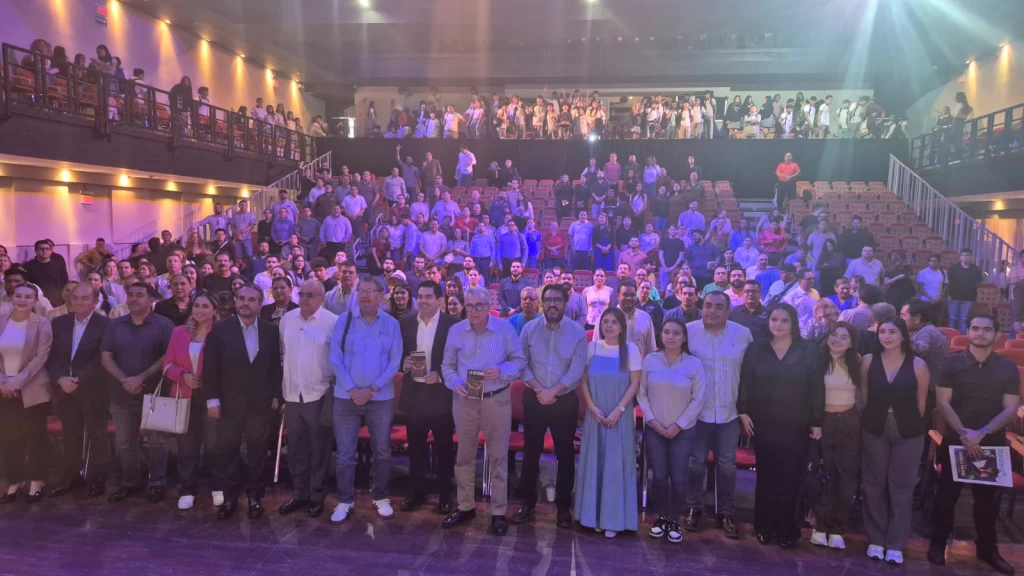 Sergio Mario Arredondo presenta libro de Héctor Ponce en Feria del Libro de Culiacán. Asiste Gobernador.