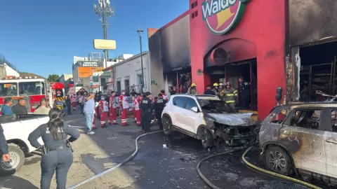 Tragedia en Hermosillo: Incendio mortal en tienda Waldo's cobra 24 vidas y reaviva la llama de la exigencia de justicia