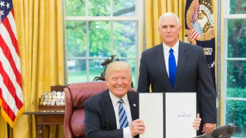 Fin del Cierre Récord en EE.UU.: Trump Firma Ley y Reactiva el Gobierno Tras 43 Días de Parálisis