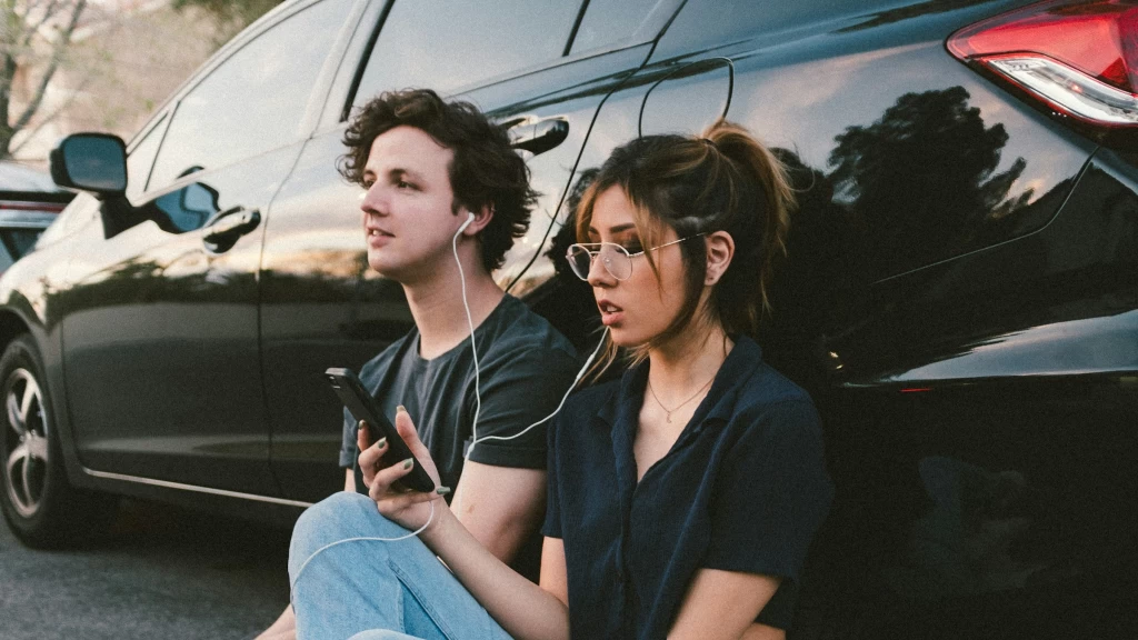 Escuchar Música a Diario: ¿El Escudo Inesperado Contra la Demencia? Nuevo Estudio Revela Impactantes Hallazgos.