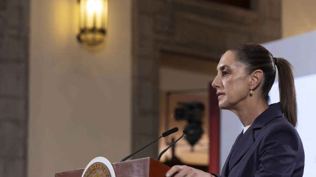 Sheinbaum Proclama 'Pueblo y Gobierno Invencibles' Tras Protestas de la Generación Z en el Zócalo