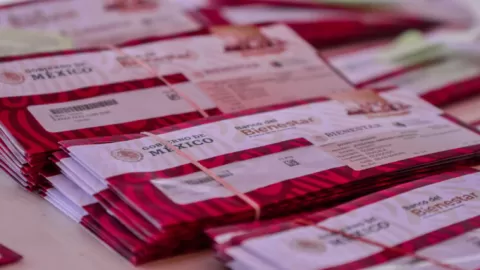 ¡Atención! Pensión del Bienestar 2025: Beneficiarios con apellido 'M' reciben hoy 6 mil 200 pesos. Consulta el calendario completo.