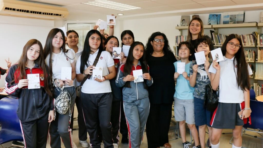 Espectáculos infantiles cautivan a niños en la Feria del Libro Los Mochis 2025