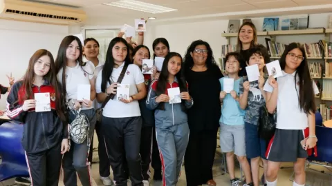 Espectáculos infantiles cautivan a niños en la Feria del Libro Los Mochis 2025