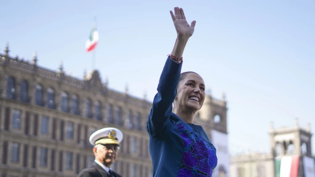 Claudia Sheinbaum Encabeza el Desfile Militar por el 115 Aniversario de la Revolución Mexicana en CDMX en una Jornada de Retos Viales