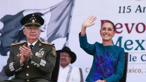 El que convoca a la violencia y a la intervención se equivoca; México avanza con honestidad, paz, democracia y justicia: Presidenta